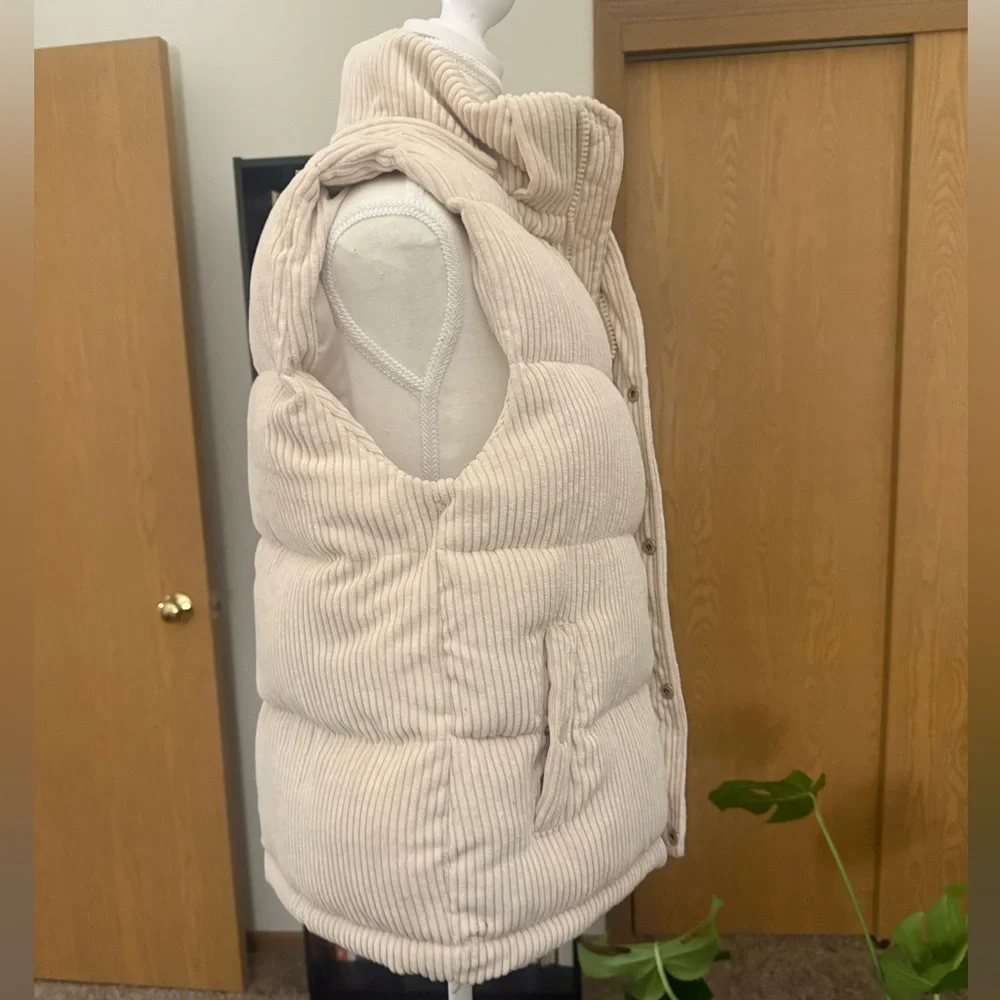 Bagatelle Collection Chic Off-White Corduroy Women's Puffer Vest - Picture 3 of 6